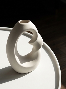 现代简约白色几何环形摆件