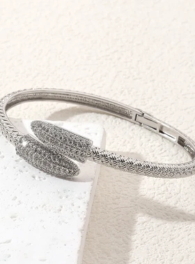 女士时尚高档新款手镯 微镶带钻开口带卡扣钉子手环跨境