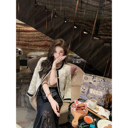 鱼兔子的兔子 钩花亮片名媛针织上衣女秋冬新款长袖外搭开衫外套