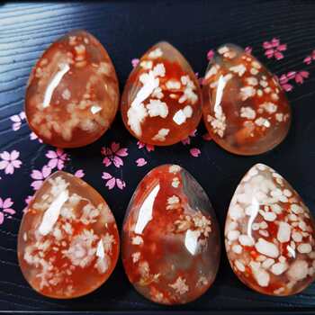 ສາຍແຂນດອກໄມ້ cherry blossom agate, agate ແຫຼ່ງເກືອ, Shu Kulai sea pattern stone blue moonlight south red garnet crystal bracelet