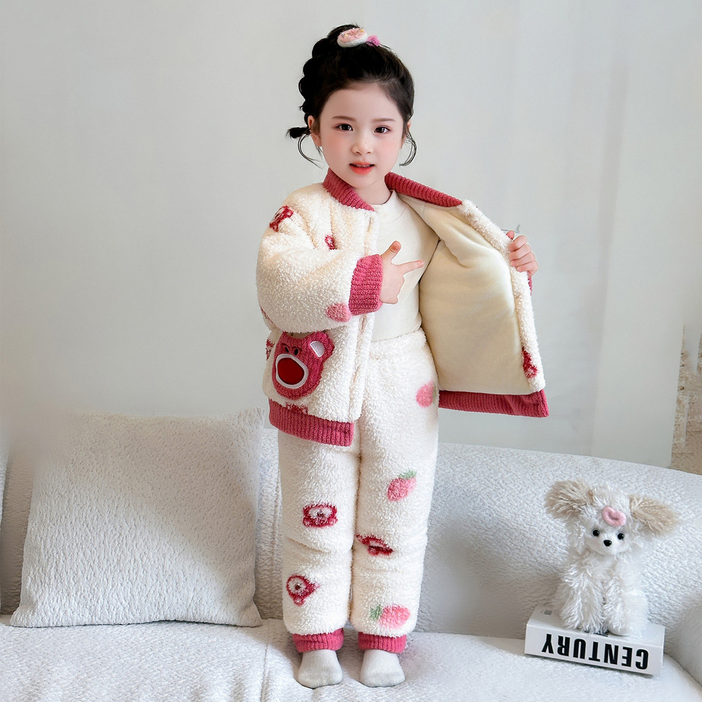 女童珊瑚绒睡衣冬季女宝宝三层夹棉保暖套装儿童草莓熊加厚家居服,淘宝优惠券,粉丝福利购,淘宝优惠卷