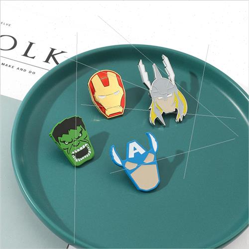 Marvel series of new cartoon Iron Man luminous brooch metal - 图2