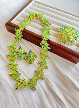 中古款嫩绿色月光熔岩项链