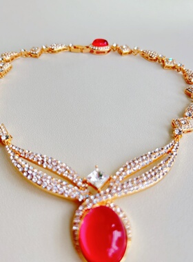 玫红色中古款式宝石吊坠项链