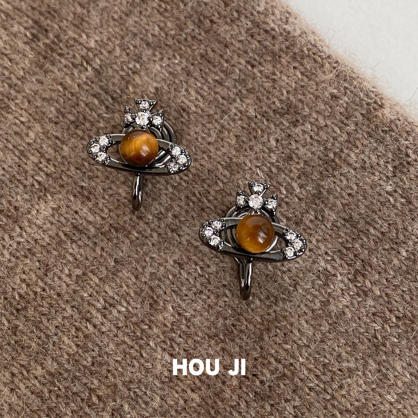 【无耳洞入】黑色设计感土星天然虎眼石蚊香盘耳夹耳环气质个性女,淘宝优惠券,粉丝福利购,淘宝优惠卷