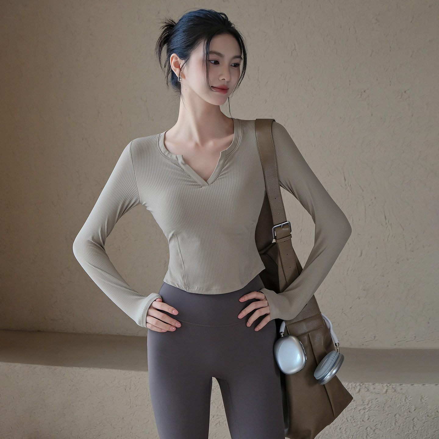 瑜伽服女秋冬新款带胸垫罗纹运动上衣高级感长袖普拉提训练健身服 - 图3