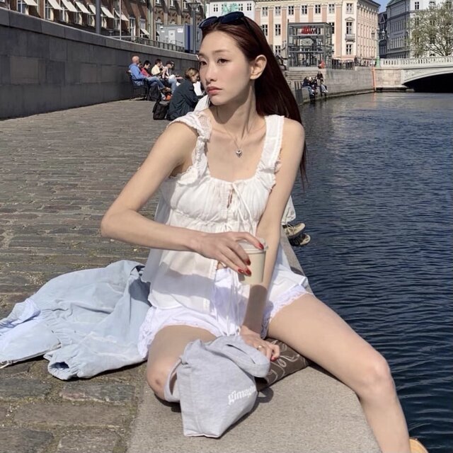 Viaplain lace french halter top