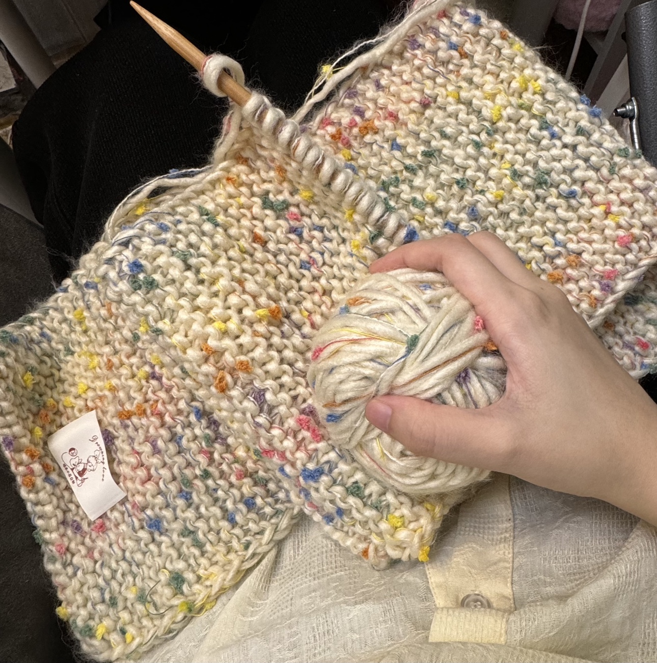 溺水小苑自制可爱彩虹豆豆围巾手混线双元宝编织钩针diy手工礼物 - 图1