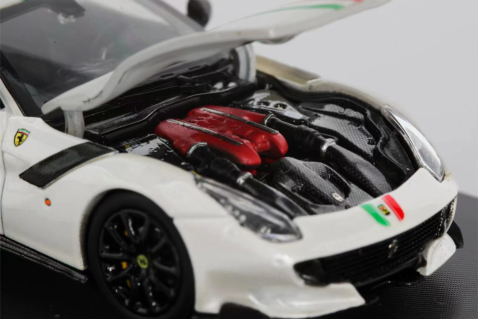 Little Toy 1:64 法拉利F12 TDF 可开盖 合金仿真汽车模型 - 图3