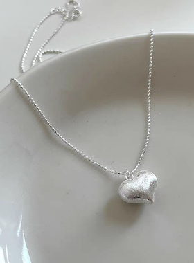足银拉丝爱心项链女轻奢高级感圆珠锁骨链ins心形吊坠项饰