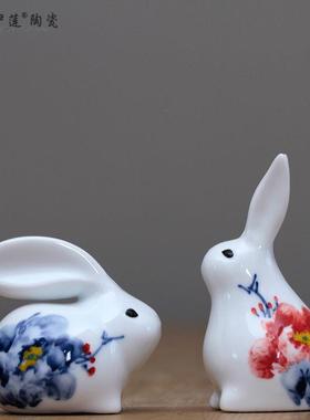 兔子摆件陶瓷祝福饰品现代可爱客厅桌面摆设景德镇纯手工青花手绘