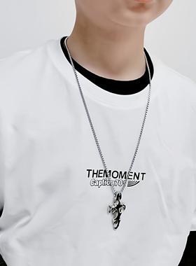 潮牌钛钢十字架火焰项链