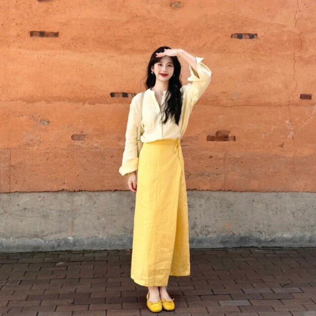 French high-end long-sleeved shirt and yellow tie skirt