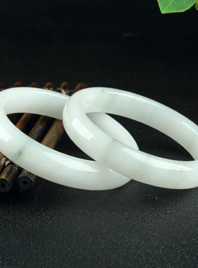 天山翠手镯一抹翠天然玉石金丝玉天山翠手镯工厂微翠飘花玉手镯