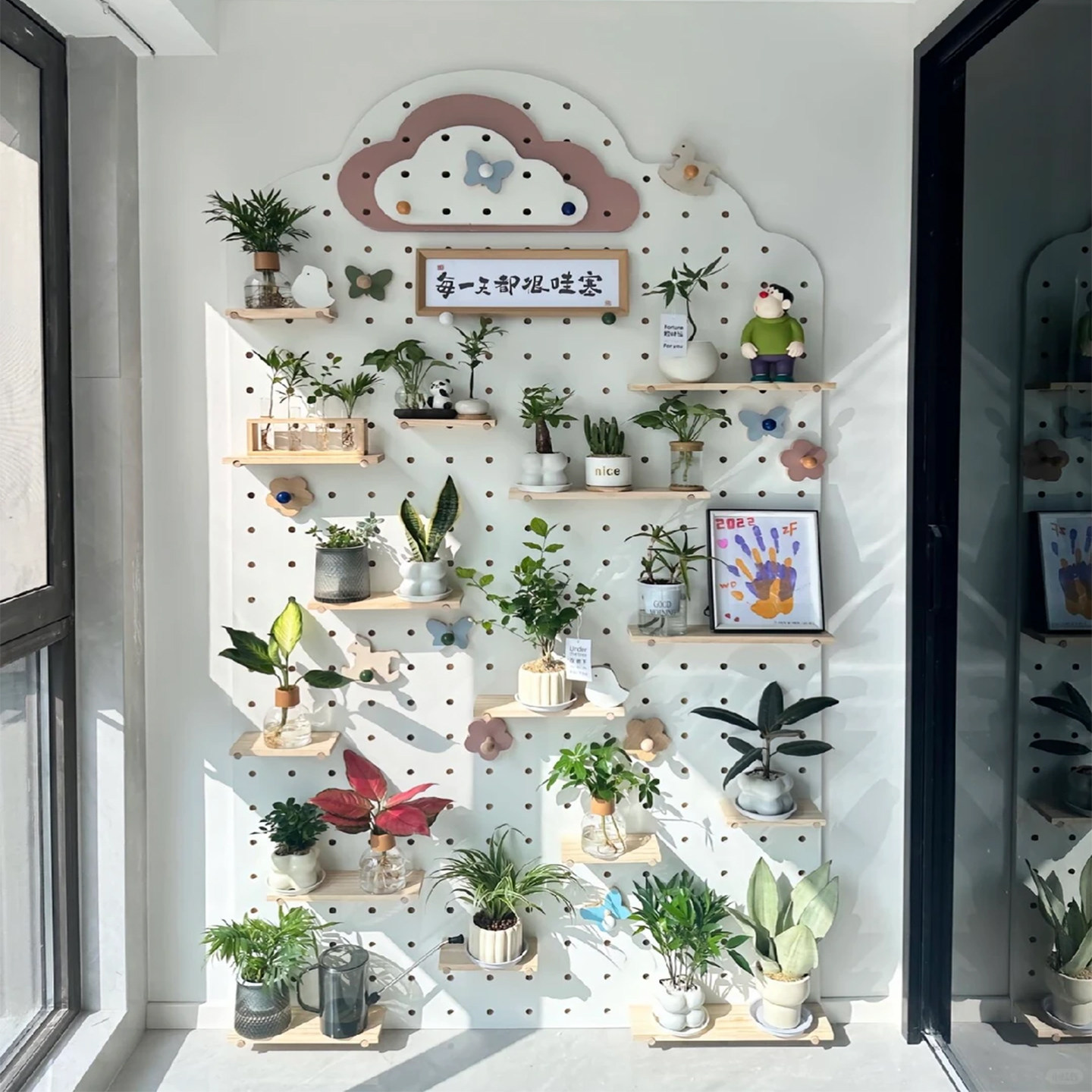 Hot selling 1000w+ solid wood hole board customized storage rack