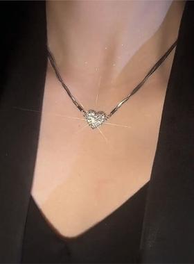 闺蜜二人磁吸小挂件高级感镶钻心形磁吸爱心吊坠项链女夏小众设计