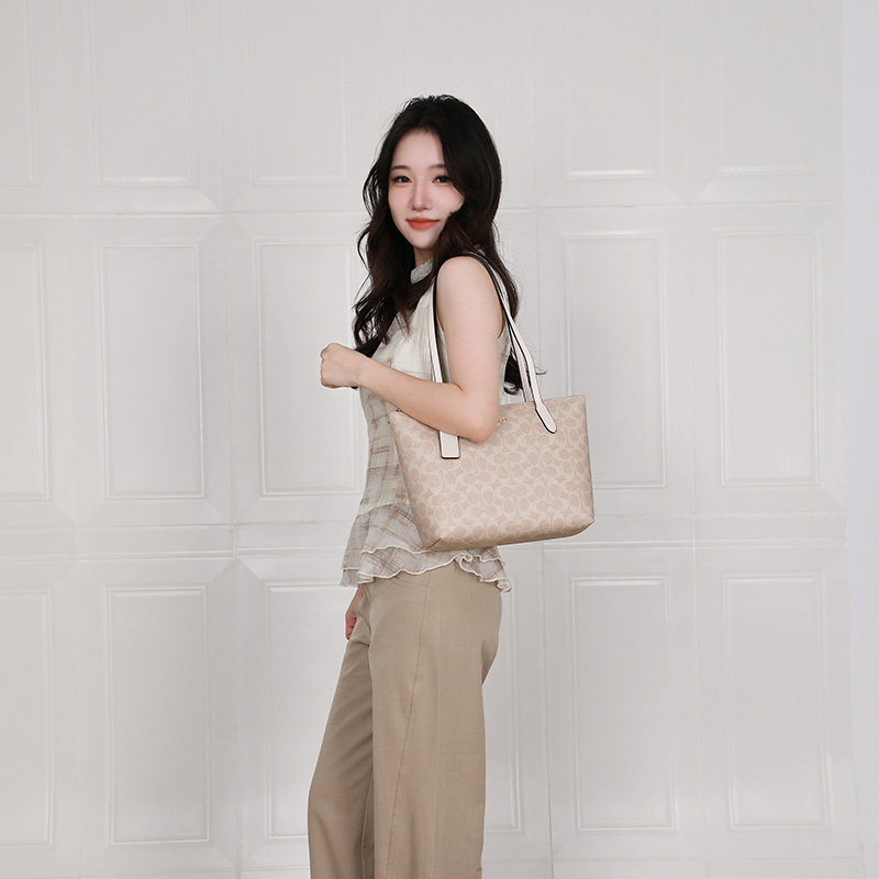 【自营】COACH/蔻驰女士托特包zip24经典老花手提包百搭单肩包 - 图3