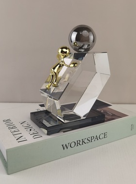 创意抽象几何水晶攀爬人物雕塑桌面摆件客厅玄关酒店软装家居饰品