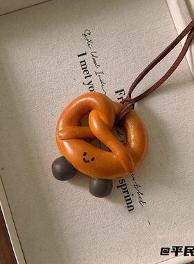 手工面包碱水结牛角包可颂仔吊坠