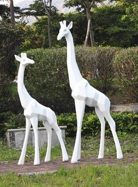 户外块面长颈鹿雕塑玻璃钢园林景观庭院商场售楼处美陈装饰品摆件