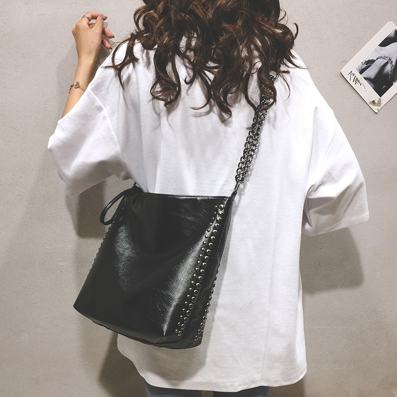 今年流行的小ck小众设计秋冬斜挎包 佐妮梵女士包袋