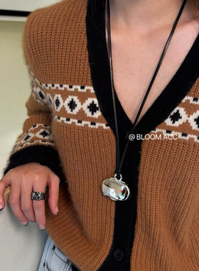 复古月光宝盒吊坠项链女小众设计高级感黑绳长款小盒子毛衣链配饰