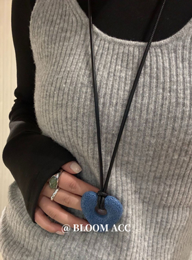 2025新款韩国ins博爱心火山石吊坠项链小众设计感简约百搭毛衣链