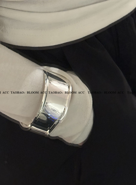 博主同款小众设计感线条开口银色钛钢手镯冷淡风夸张个性手环手饰