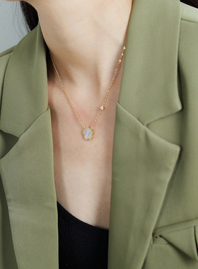 CARLIDANA Colorful Five Leaf Flower Pendant Necklace Choker