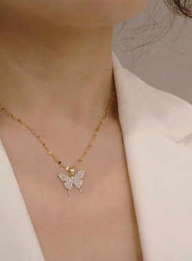 Shiny Butterfly Necklace Exquisite Golden Crystal Pendant