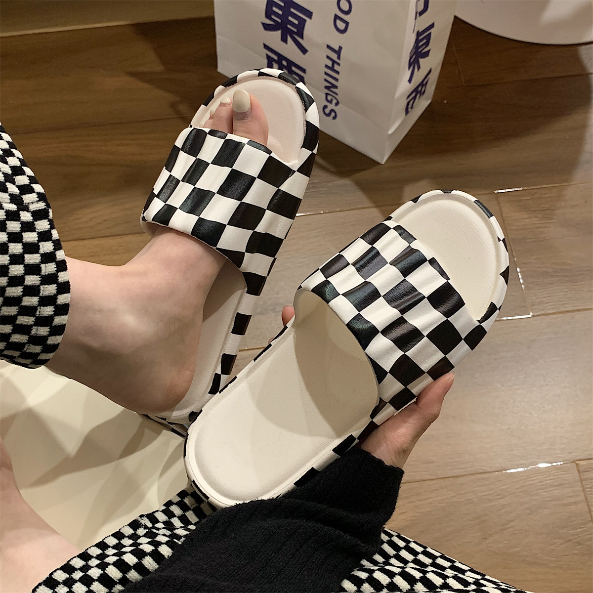 居家凉拖鞋女夏季浴室洗澡用防滑家用eva平底时尚棋盘格凉拖鞋,淘宝优惠券,粉丝福利购,淘宝优惠卷
