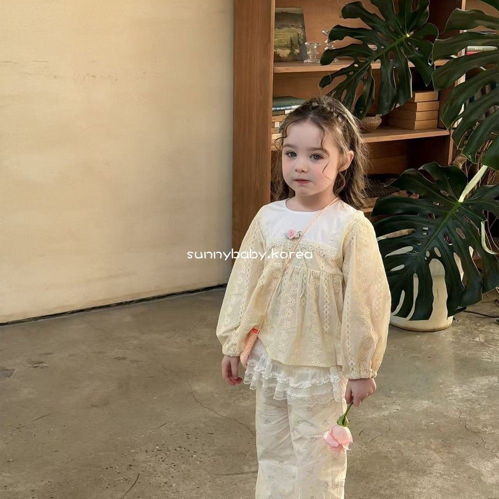 AIAI韩国进口童装代购26春女童棉柔可爱蕾丝碎花镂空娃娃衫T恤衫,淘宝优惠券,粉丝福利购,淘宝优惠卷