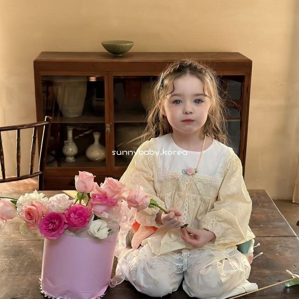 AIAI韩国进口童装代购26春女童棉柔可爱蕾丝碎花镂空娃娃衫T恤衫,淘宝优惠券,粉丝福利购,淘宝优惠卷