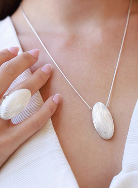 Céleste波澜不惊纹理项链女
