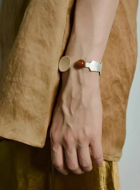 Céleste寻物-小圆勺烧白手镯女