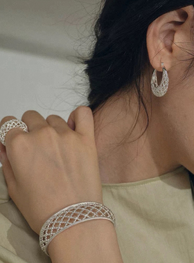 Céleste镂空网格纹开口手镯女