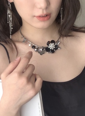 花朵浪漫黑色小众设计感甜美项链