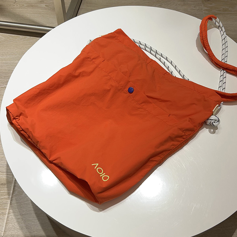 Lightweight sports water-repellent crossbody shoulder bag