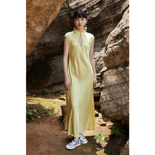 PaleBlueDot蓝点【夏日时髦】设计师立领亮黄色缎面旗袍连衣裙女 - 图0