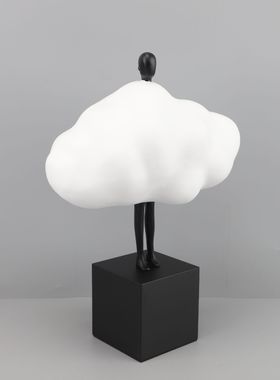 现代简约云朵人物树脂摆件客厅茶几样板房售楼部玄关创意软装饰品