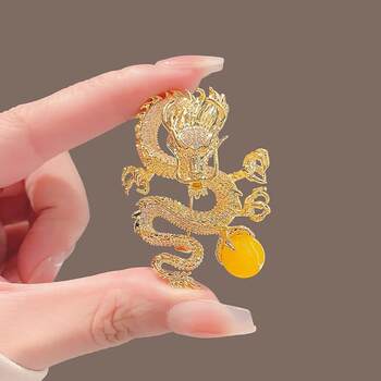 Golden zodiac dragon brooch luxury ຄົນອັບເດດ: ແຫ່ງຊາດຊຸດ corsage retro rhinestone accessories 2023 ເປືອກຫຸ້ມນອກ pin buckle ໃຫມ່