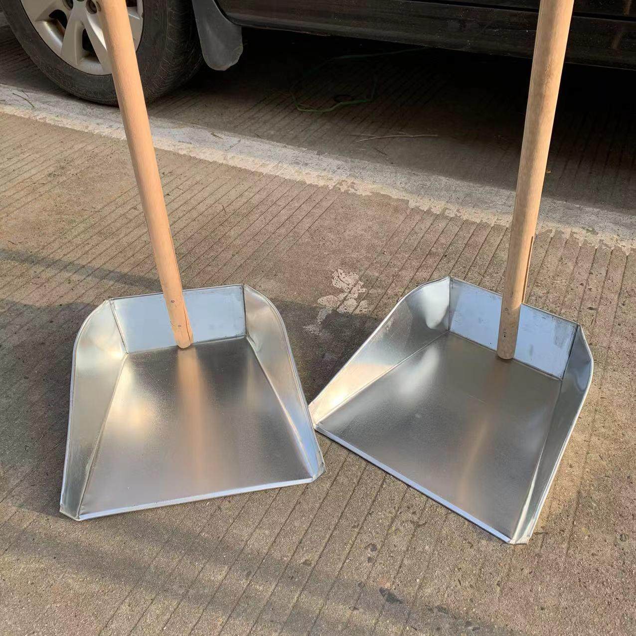 加大加厚木头柄铁畚箕大号单个铁皮畚斗簸箕垃圾斗垃圾铲环卫耐用,淘宝优惠券,粉丝福利购,淘宝优惠卷