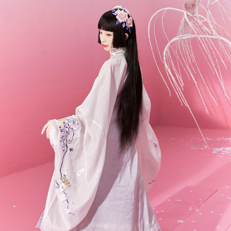 十三余儿[声声竹]明制绣花小豆蔻 十三余汉服