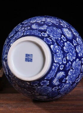 景德镇手绘汾水蓝底梅花赏瓶陶瓷新中式客厅家居工艺品博古架摆件