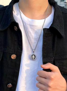 2025转动项链男潮小众设计嘻哈钛钢十字架褪色潮挂件男士装饰百搭