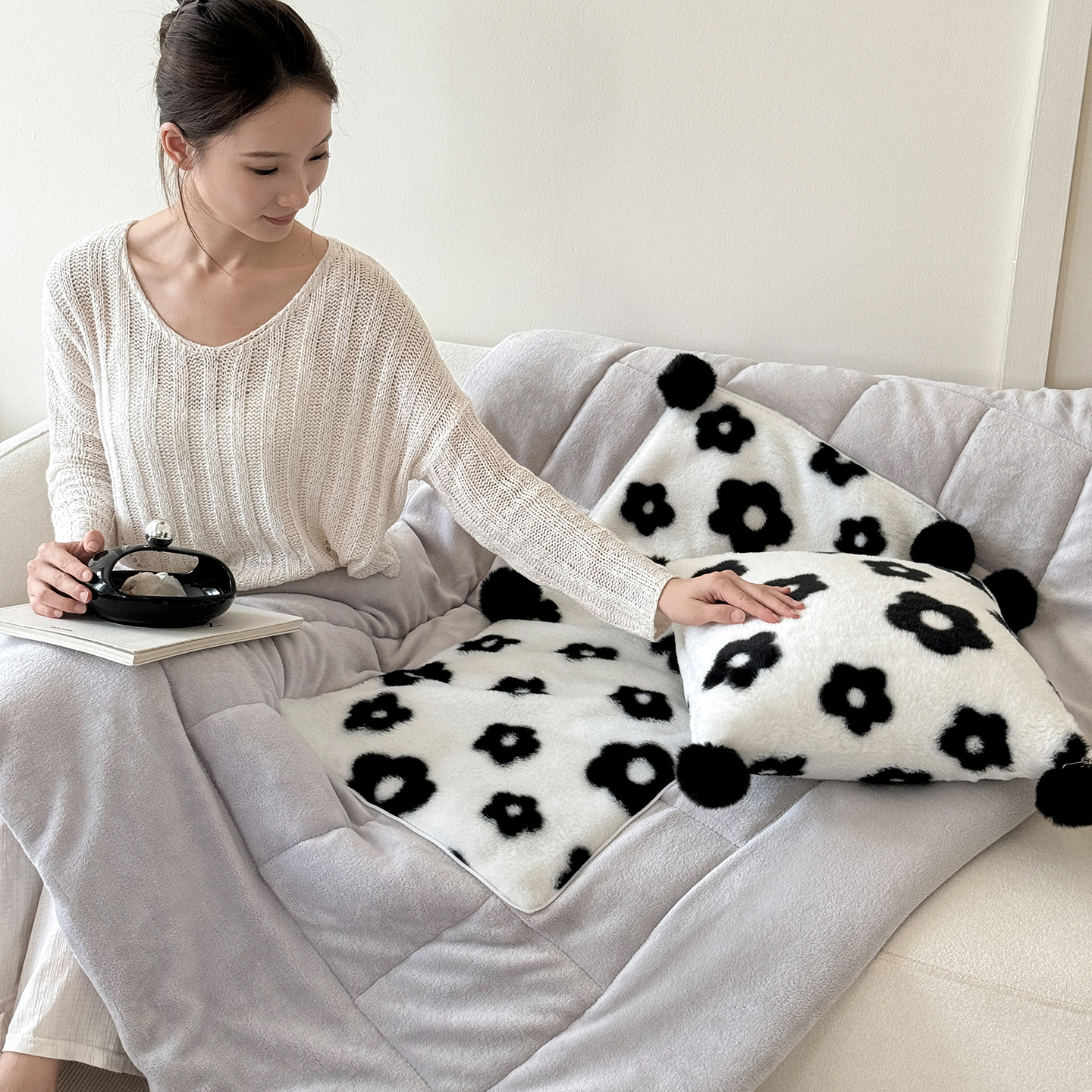 牛奶绒 治愈奶油风 加厚抱枕车用被子枕头两用二合一午睡沙发靠枕,淘宝优惠券,粉丝福利购,淘宝优惠卷