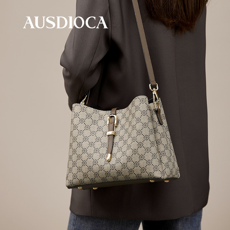 水桶包女2025新款时尚高级感大容量通勤老花包休闲女士单肩斜挎包,淘宝优惠券,粉丝福利购,淘宝优惠卷