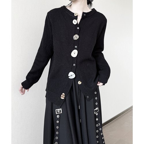 浮木兮/小众设计感异型扣黑色针织衫春秋显瘦黑色长袖毛衣开衫 - 图1