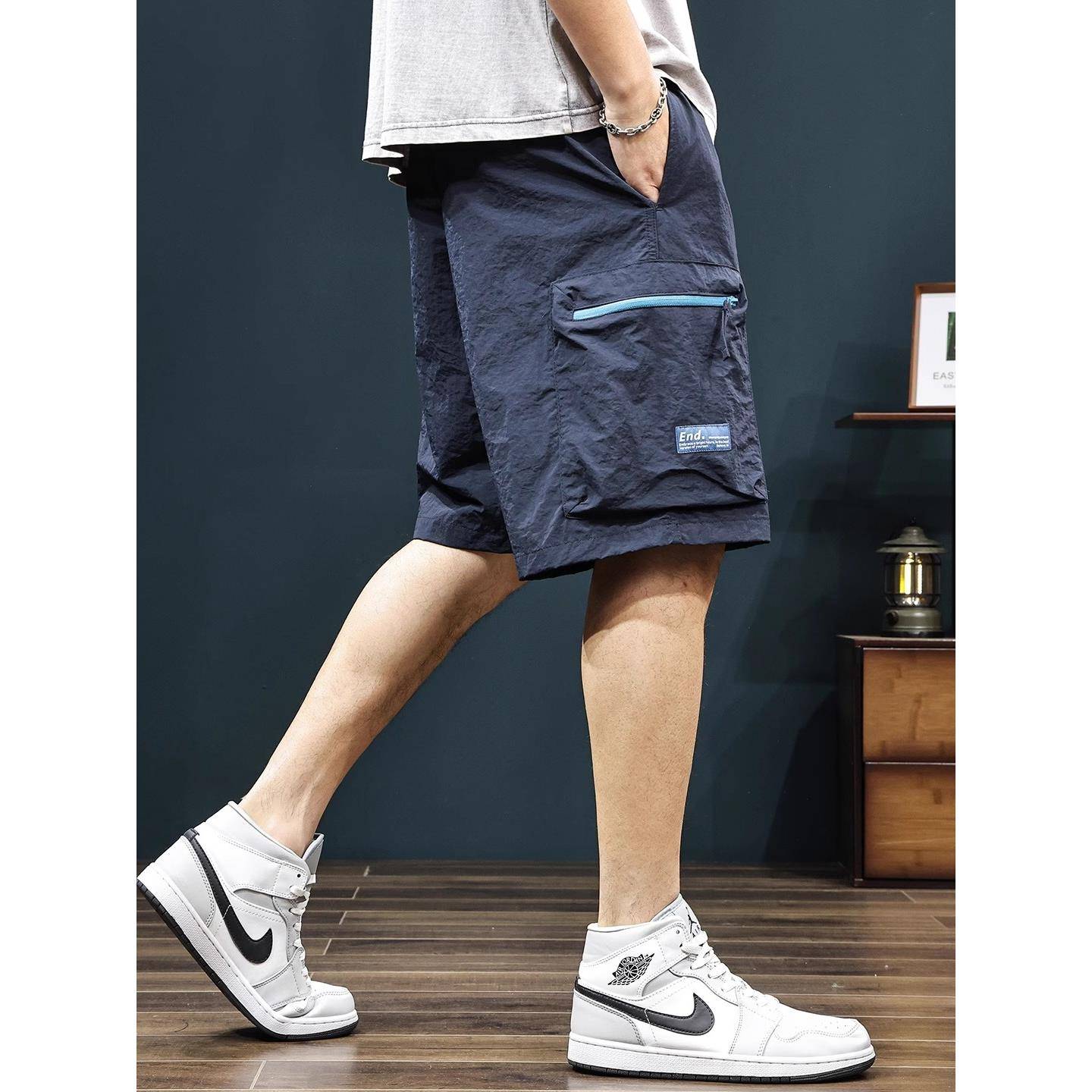 潮牌夏季薄款冰丝速干工装短裤男五分休闲裤大码拉炼口袋5分裤子 - 图1