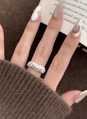 轻奢高级感拉丝蝴蝶结爱心戒指芭乐桃心精致设计感小众百搭食指戒